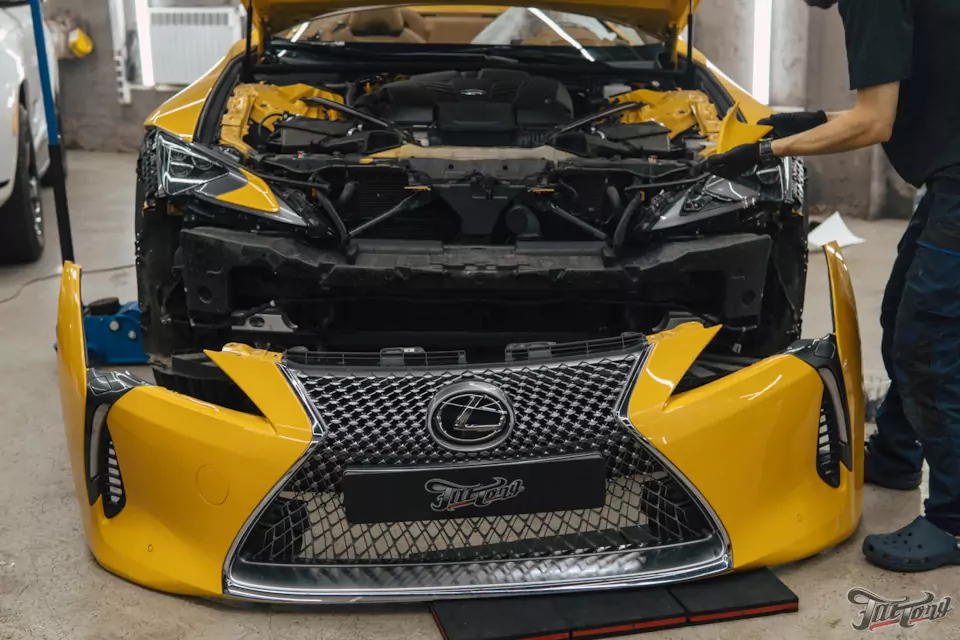 Помогли подготовить подарок для супруги постоянного гостя: сменили цвет Lexus LC500 с помощью винила, защитили полиуретановой пленкой, выполнили чистку крыши и химчистку салона